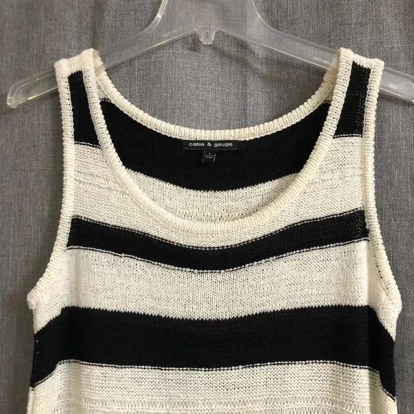 Cable & Gauge Striped Sleeveless Knit Sweater Tank - Picture 4 of 9